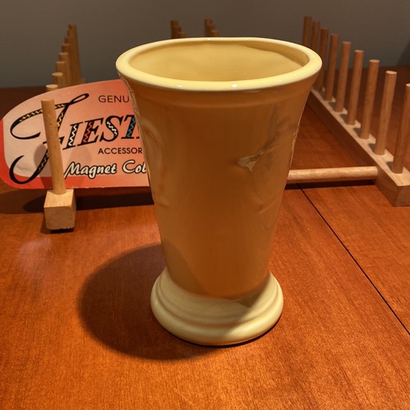 Fiestaware latte cup in yellow that was retired in 2002. Perfect condition - Picture 5 of 5